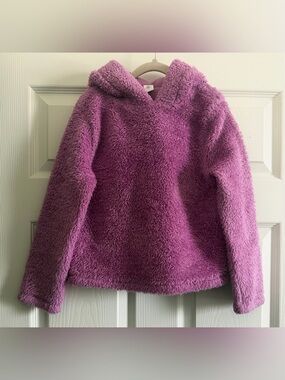 Girls Cozy Lavender Plush Hoodie. Side pockets
